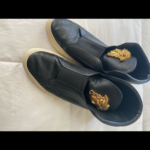 🌟🌟🌟Iconic mens Versace Medusa high top sneakers🌟🌟🌟